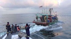 mengamankan Tiga Kapal Ikan Ilegal Diamankan di Perairan Pulau Batu Putih, Papua Barat